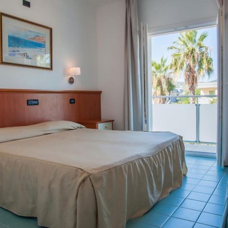 Donnarumma Hotel Casal Velino Esterno foto