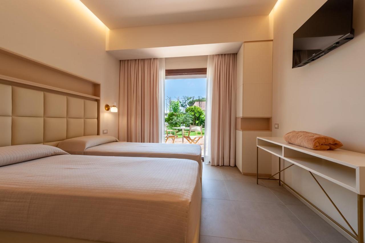 Donnarumma Hotel Casal Velino Esterno foto